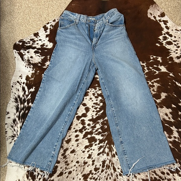 Levi's Women's Cinch Light Blue Straight Leg Jeans - Picture 3 of 3